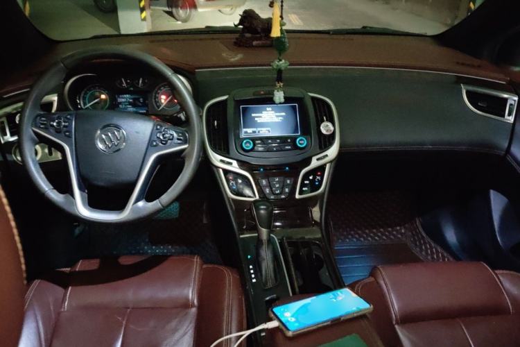 Used Buick LaCrosse 2013 2.4L SIDI Leading Comfort Version Center Console