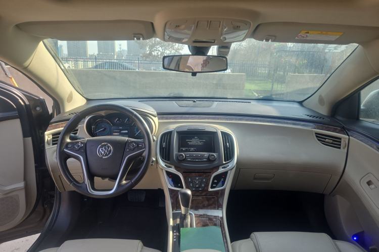Used Buick LaCrosse 2013 2.4L SIDI Leading Comfort Version Center Console