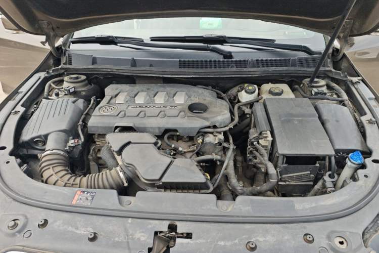 Used Buick LaCrosse 2013 2.4L SIDI Luxury Comfort Edition Engine Bay