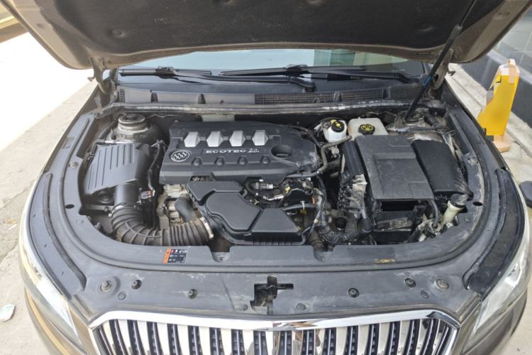 Used Buick LaCrosse 2013 2.4L SIDI Leading Comfort Version Engine Bay