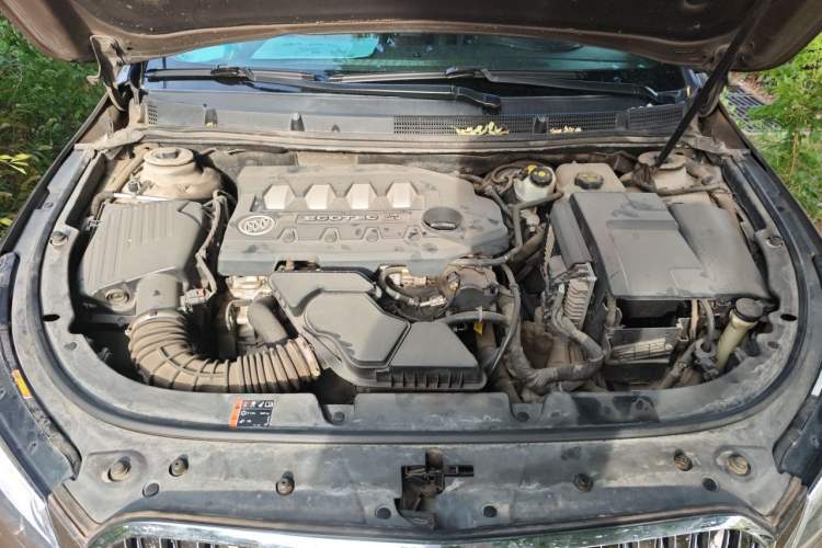 Used Buick LaCrosse 2013 2.4L SIDI Elite Comfort Version Engine Bay