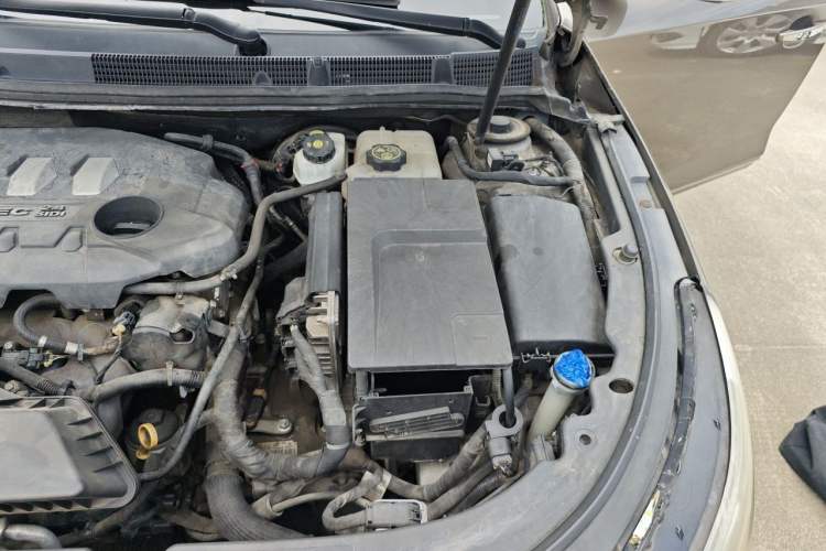 Used Buick LaCrosse 2013 2.4L SIDI Luxury Comfort Edition Engine Bay Left