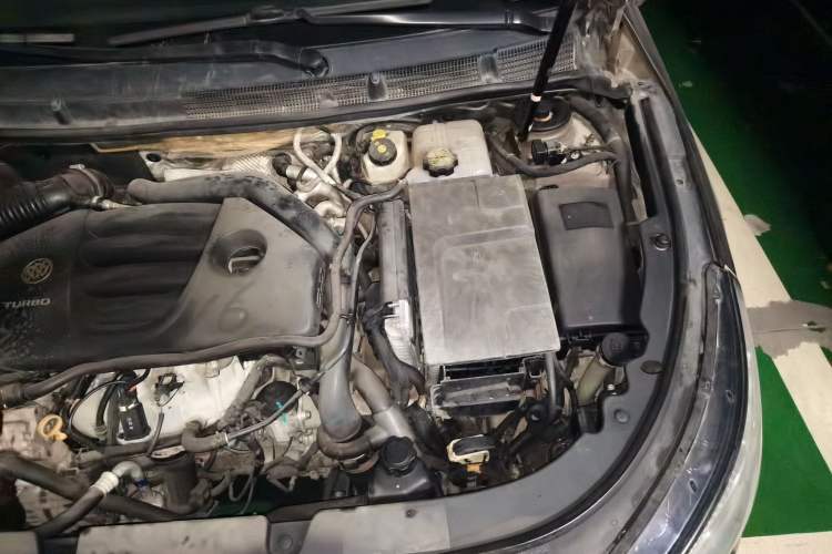 Used Buick LaCrosse 2013 2.0T SIDI Smart Luxury Flagship Edition Engine Bay Left