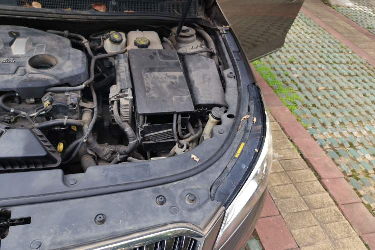 Used Buick LaCrosse 2013 2.4L SIDI Elite Comfort Version Engine Bay Left