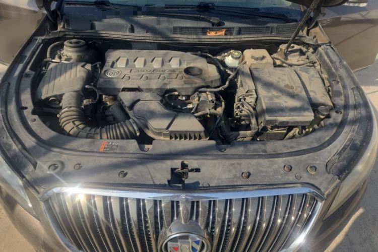 Used Buick LaCrosse 2013 2.4L SIDI Leading Comfort Version Engine Bay