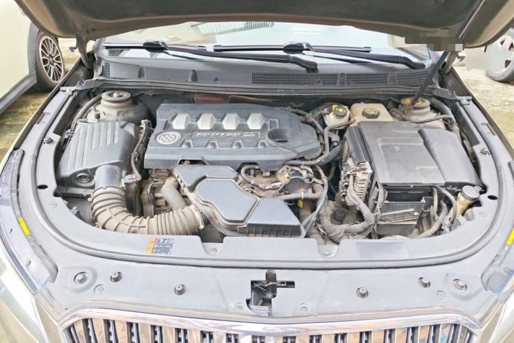 Used Buick LaCrosse 2013 2.4L SIDI Elite Comfort Version Engine Bay