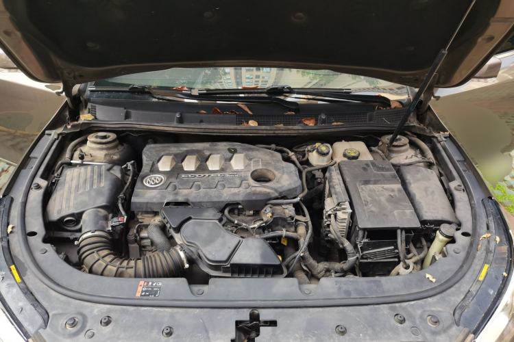 Used Buick LaCrosse 2013 2.4L SIDI Elite Comfort Version Engine Bay