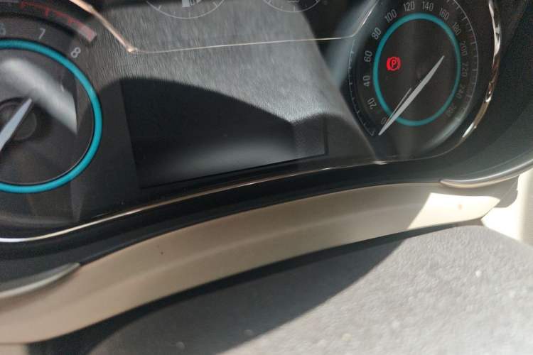 Used Buick LaCrosse 2013 2.4L SIDI Leading Comfort Version Odometer Close Up