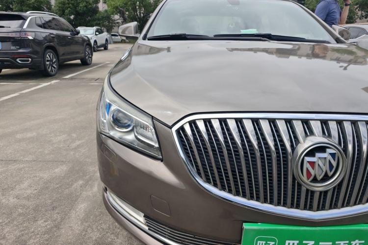 Used Buick LaCrosse 2013 2.4L SIDI Luxury Comfort Edition Right Front Headlight