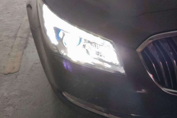 Used Buick LaCrosse 2013 2.4L SIDI Leading Comfort Version Right Front Headlight