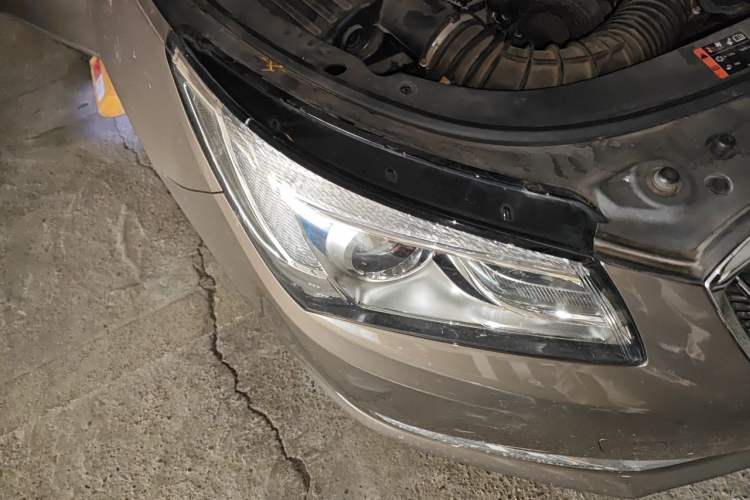 Used Buick LaCrosse 2013 2.4L SIDI Leading Comfort Version Right Front Headlight