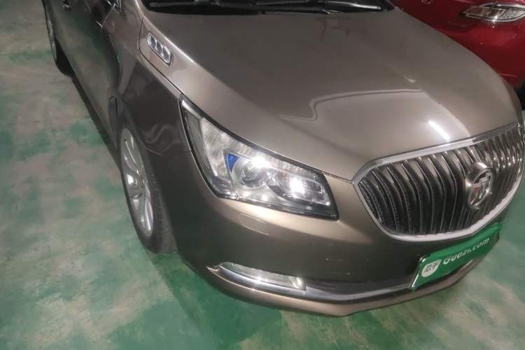 Used Buick LaCrosse 2013 2.4L SIDI Luxury Comfort Edition Right Front Headlight
