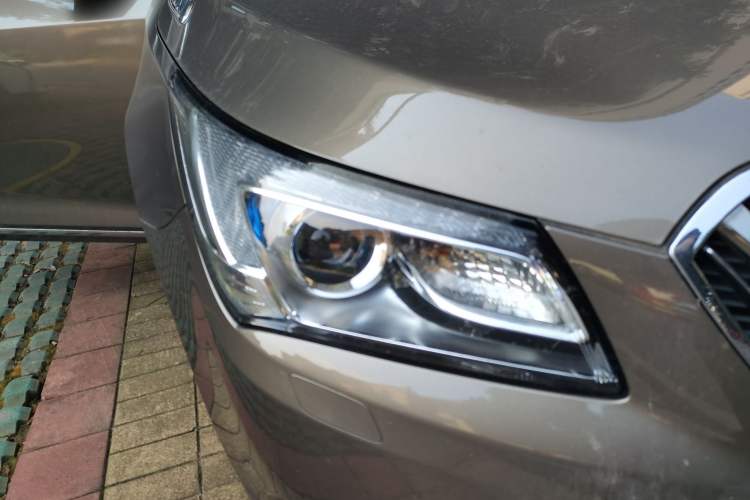 Used Buick LaCrosse 2013 2.4L SIDI Elite Comfort Version Right Front Headlight
