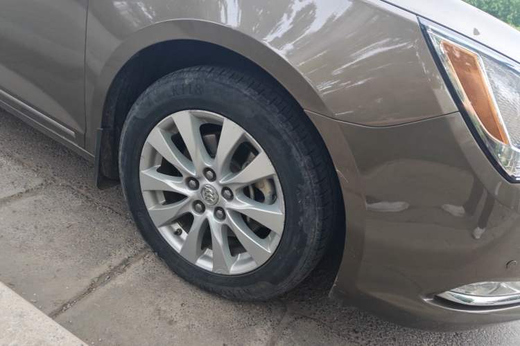 Used Buick LaCrosse 2013 2.4L SIDI Leading Comfort Version Right Front Wheel Hub