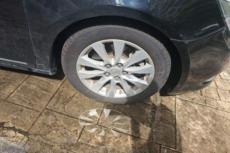 Used Buick LaCrosse 2013 2.4L SIDI Leading Comfort Version Right Front Wheel Hub