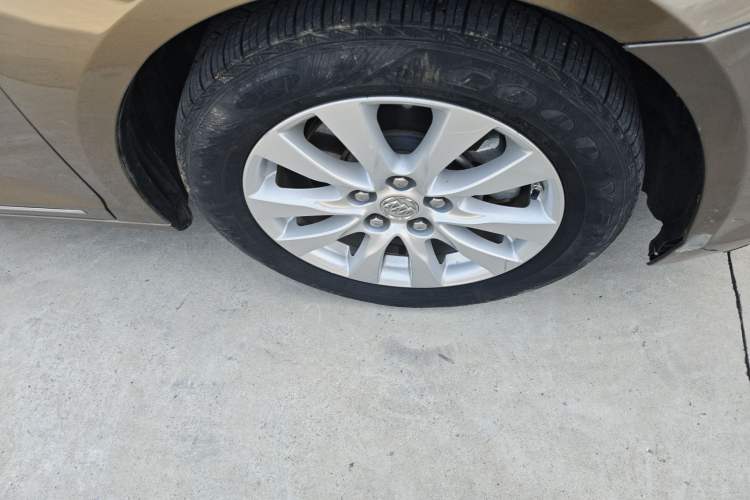 Used Buick LaCrosse 2013 2.4L SIDI Leading Comfort Version Right Front Wheel Hub