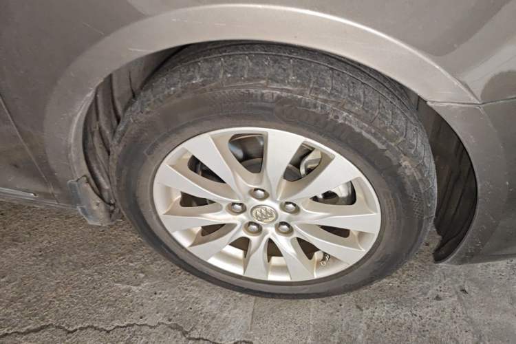 Used Buick LaCrosse 2013 2.4L SIDI Leading Comfort Version Right Front Wheel Hub