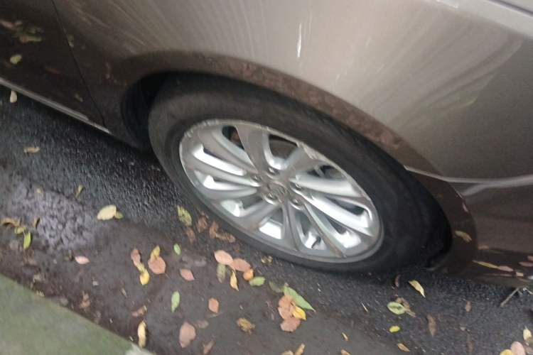 Used Buick LaCrosse 2013 2.0T SIDI Smart Luxury Flagship Edition Right Front Wheel Hub