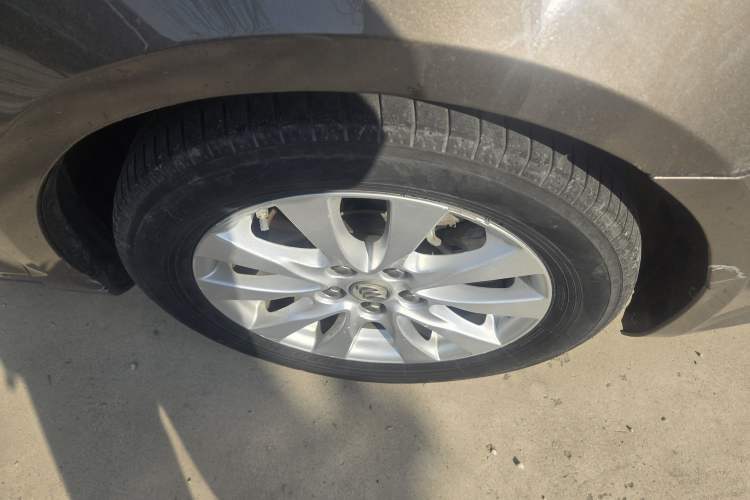 Used Buick LaCrosse 2013 2.4L SIDI Leading Comfort Version Right Front Wheel Hub
