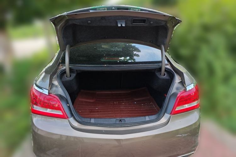 Used Buick LaCrosse 2013 2.4L SIDI Elite Comfort Version Trunk