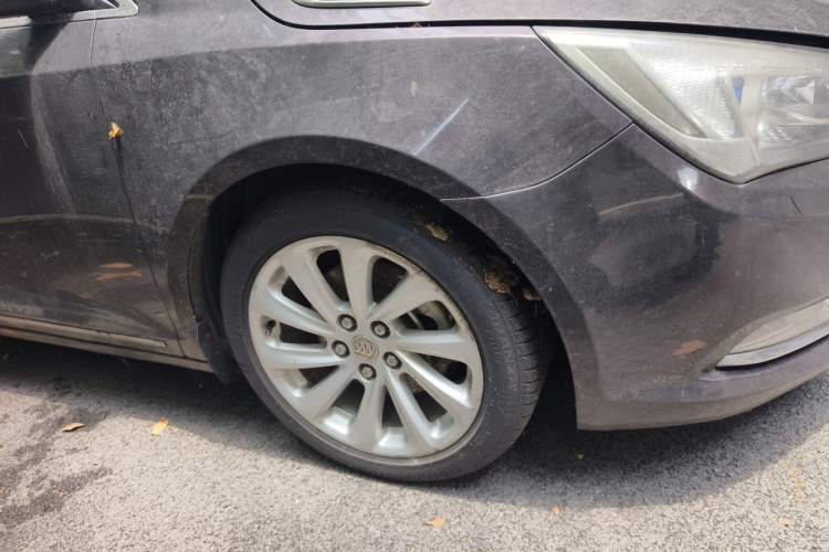 Used Buick LaCrosse 2013 2.4L SIDI Luxury Comfort Edition Right Front Wheel Hub