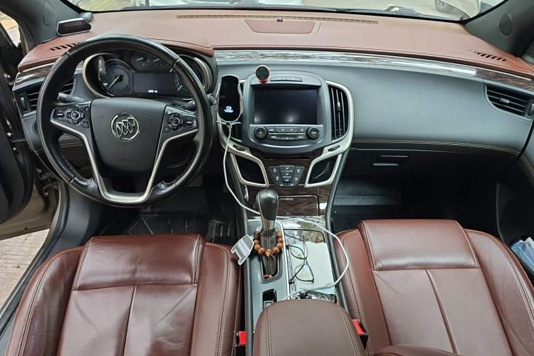 Used Buick LaCrosse 2013 2.4L SIDI Elite Comfort Version Center Console