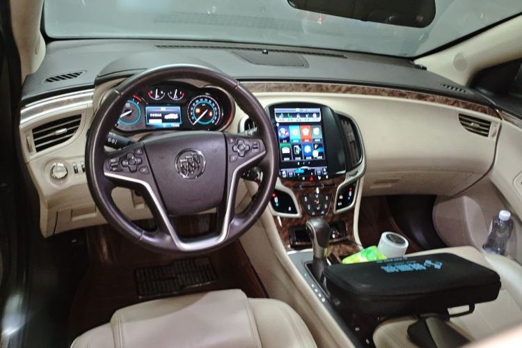 Used Buick LaCrosse 2013 2.4L SIDI Leading Comfort Version Center Console