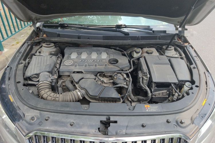 Used Buick LaCrosse 2013 2.4L SIDI Elite Comfort Version Engine Bay