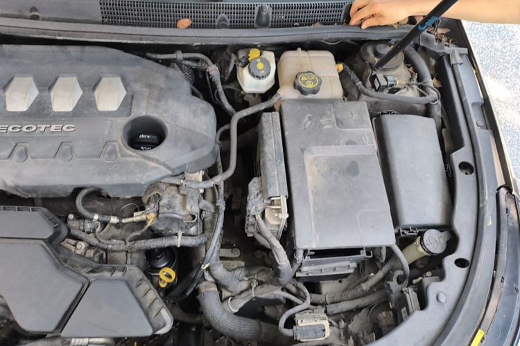 Used Buick LaCrosse 2013 2.4L SIDI Luxury Comfort Edition Engine Bay Left