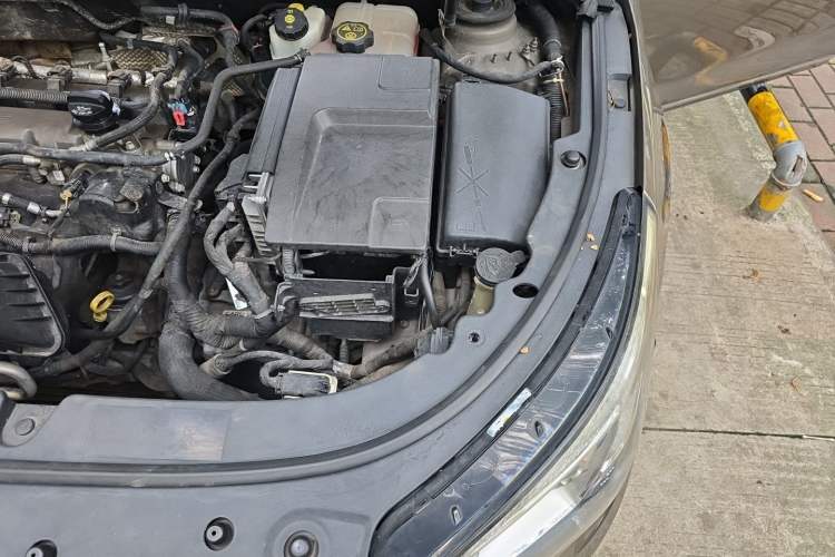 Used Buick LaCrosse 2013 2.4L SIDI Elite Comfort Version Engine Bay Left