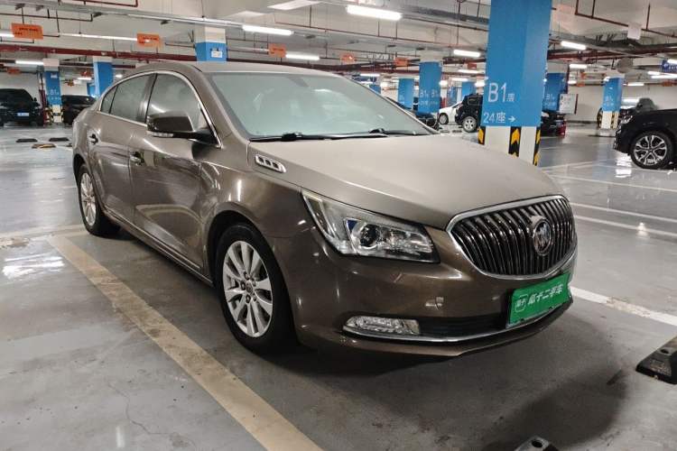 Used Buick LaCrosse 2013 2.4L SIDI Leading Comfort Version Front Right 45 Deg