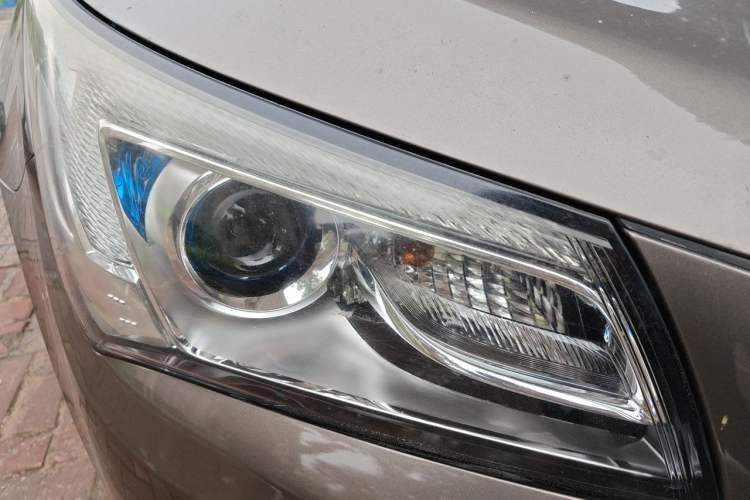 Used Buick LaCrosse 2013 2.4L SIDI Leading Comfort Version Right Front Headlight