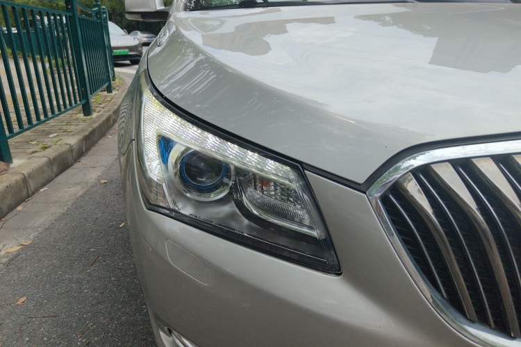 Used Buick LaCrosse 2013 2.4L SIDI Elite Comfort Version Right Front Headlight