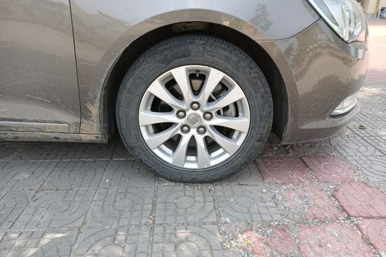 Used Buick LaCrosse 2013 2.4L SIDI Leading Comfort Version Right Front Wheel Hub