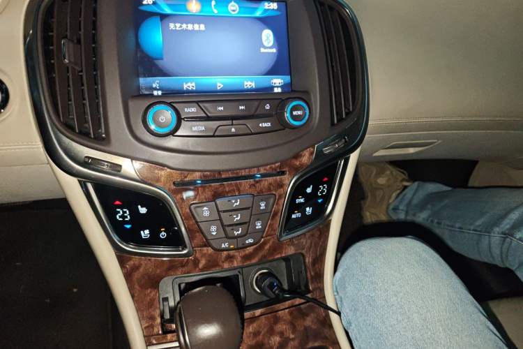 Used Buick LaCrosse 2013 2.4L SIDI Luxury Comfort Edition Audio And AC Panel