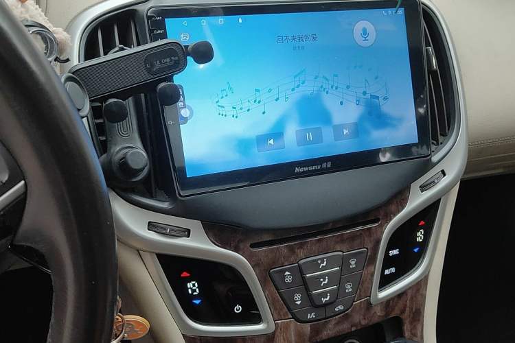 Used Buick LaCrosse 2013 2.4L SIDI Leading Comfort Version Audio And AC Panel