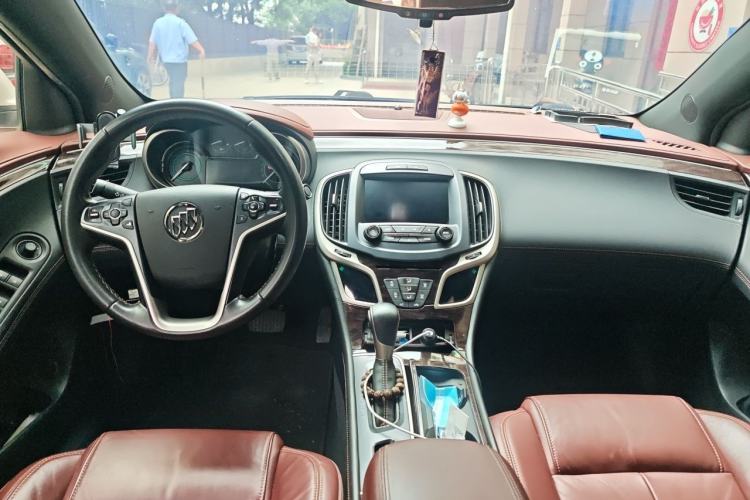 Used Buick LaCrosse 2013 2.4L SIDI Elite Comfort Version Center Console