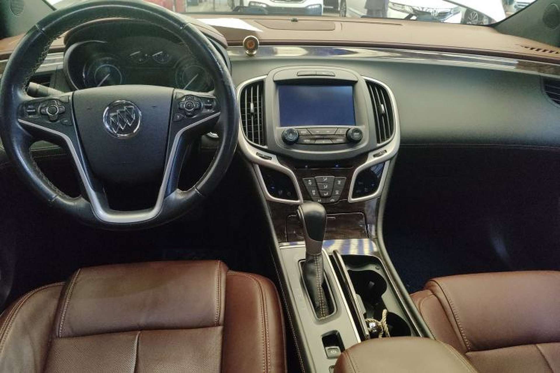 Used Buick LaCrosse 2013 2.4L SIDI Elite Comfort Version Center Console