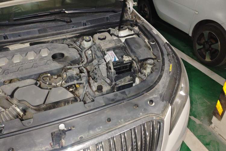 Used Buick LaCrosse 2013 2.4L SIDI Elite Comfort Version Engine Bay Left