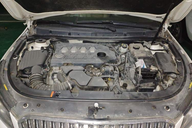 Used Buick LaCrosse 2013 2.4L SIDI Elite Comfort Version Engine Bay