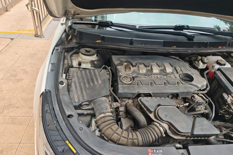 Used Buick LaCrosse 2013 2.4L SIDI Elite Comfort Version Engine Bay Right