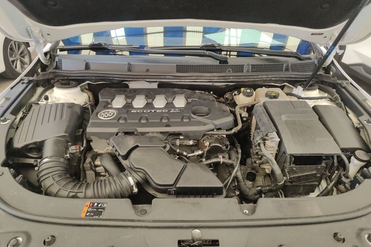 Used Buick LaCrosse 2013 2.4L SIDI Elite Comfort Version Engine Bay