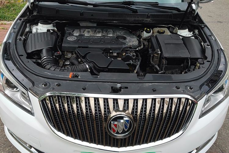 Used Buick LaCrosse 2013 2.4L SIDI Leading Comfort Version Engine Bay