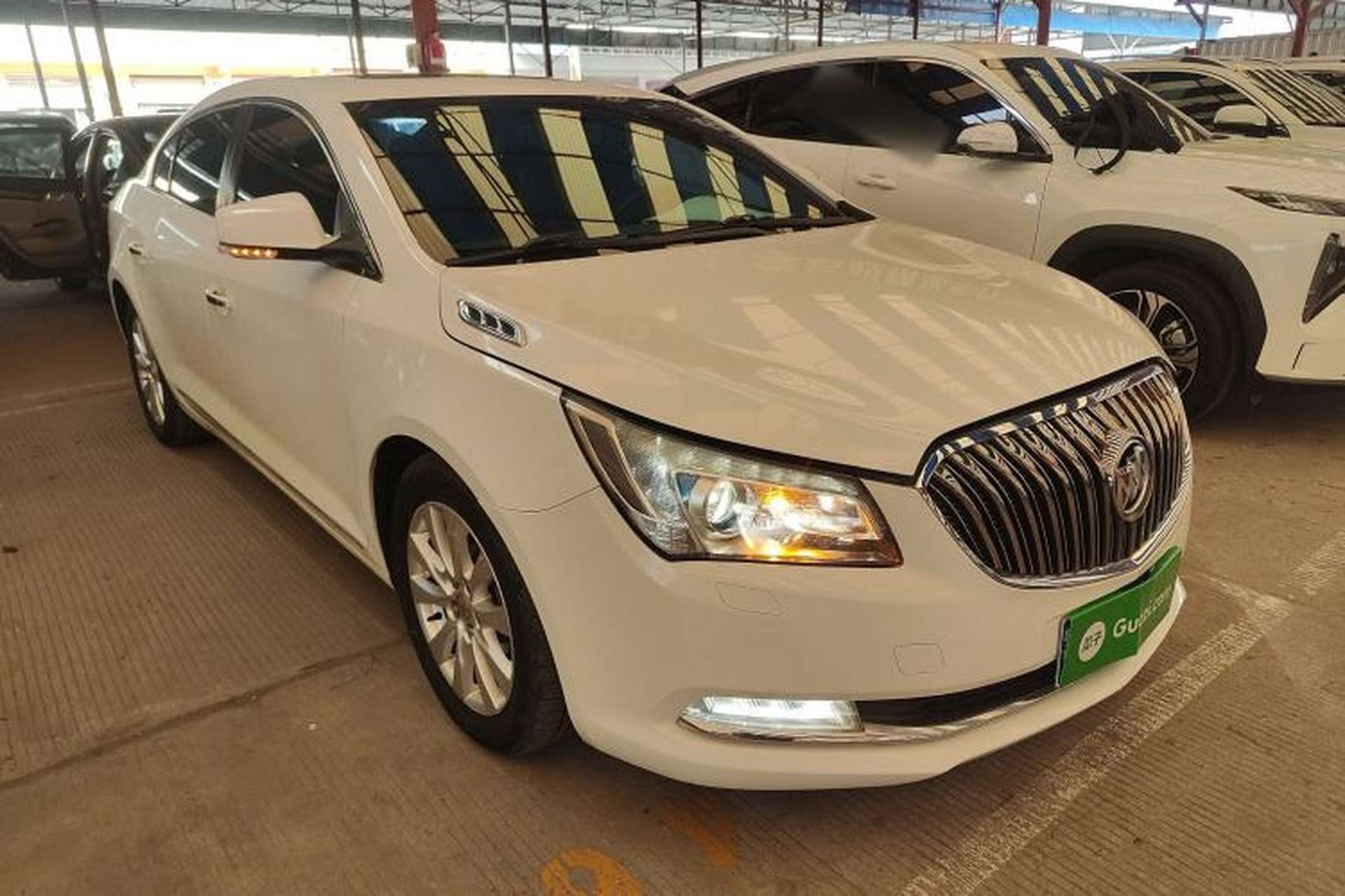 Used Buick LaCrosse 2013 2.4L SIDI Elite Comfort Version Front Right 45 Deg