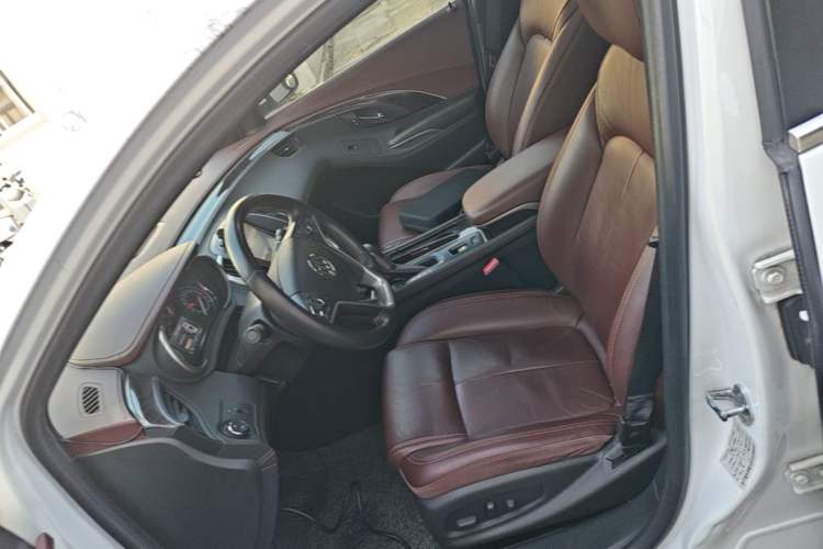 Used Buick LaCrosse 2013 2.0T SIDI Elite Tech Version Left Front Seat