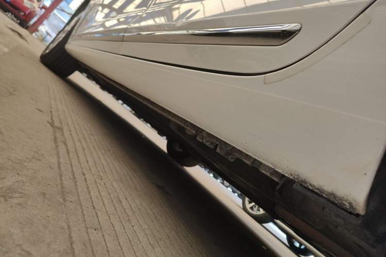 Used Buick LaCrosse 2013 2.4L SIDI Elite Comfort Version Left Side Sill