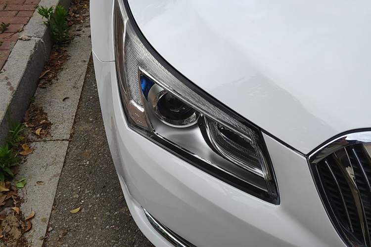 Used Buick LaCrosse 2013 2.4L SIDI Leading Comfort Version Right Front Headlight