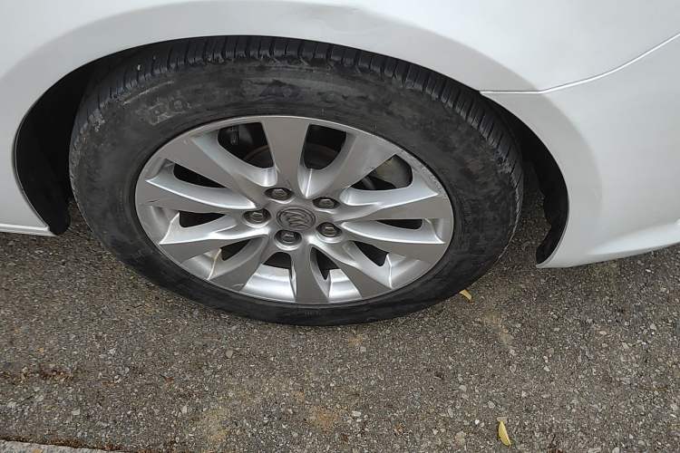 Used Buick LaCrosse 2013 2.4L SIDI Leading Comfort Version Right Front Wheel Hub