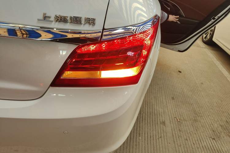 Used Buick LaCrosse 2013 2.4L SIDI Elite Comfort Version Right Rear Taillight