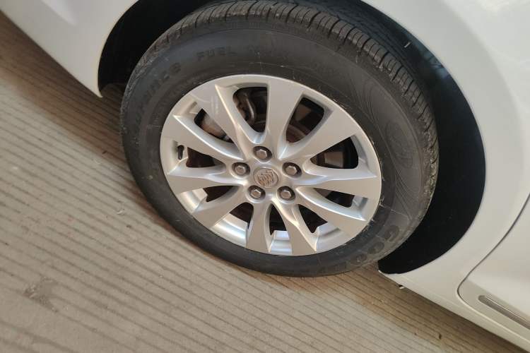 Used Buick LaCrosse 2013 2.4L SIDI Elite Comfort Version Right Rear Wheel Hub